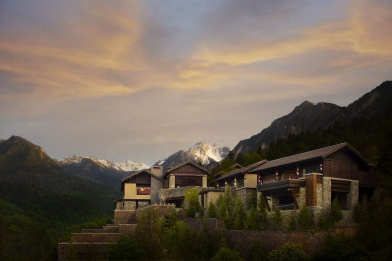 【中國四川】麗思卡爾頓隱世酒店在九寨溝開幕