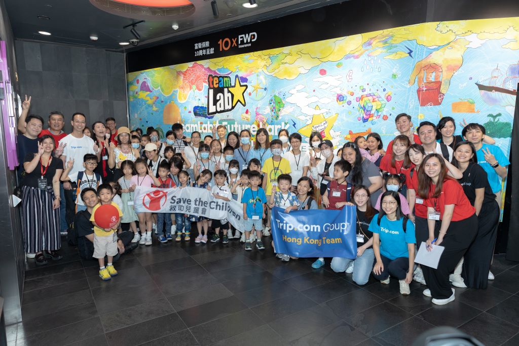 Trip.com攜手香港救助兒童會舉辦「親子光影之旅」 帶基層兒童遊teamLab　接觸光影藝術啟發創意