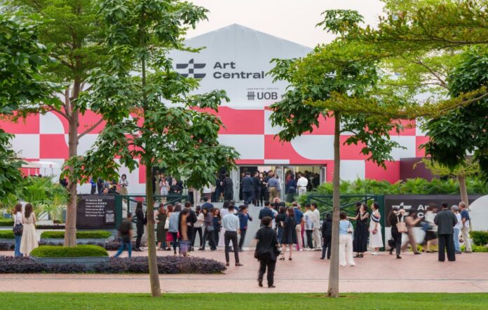 Art Central將於2025年3月重返中環海濱舉辦第十屆展會， 鞏固其作為香港藝術週核心活動的地位。