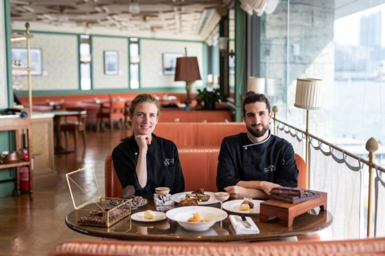 由左至右: Celine Herren和Amit Oz(Conspiracy Chocolate) 聯合創辦人