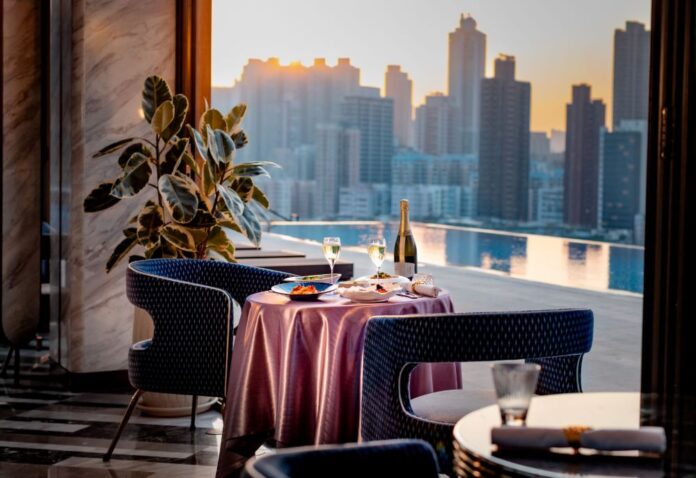 Jin Bo Law 呈獻情人節限定套餐 獨一無二的高空浪漫美酒盛宴及住宿體驗