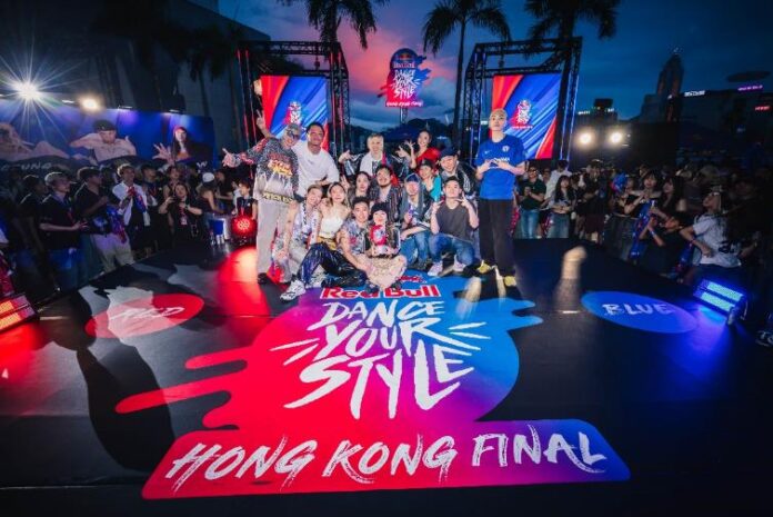 年一度香港街頭文化盛事完滿結束！ 世界著名街舞大賽Red Bull Dance Your Style 2025香港決賽 逾千人齊聚香港文化中心露天廣場 見證舞者AMAN (蔡穎雯)由16強起過關斬將勇闖決賽 成功封王登頂贏得香港站冠軍 10月11日代表香港遠赴美國洛杉磯爭奪世界第一寶座