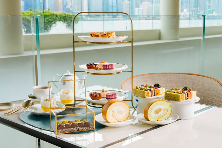 香港麗晶酒店大堂酒廊體驗下午茶 呈獻Texture Pâtisserie的馬六甲椰糖斑蘭卷蛋糕