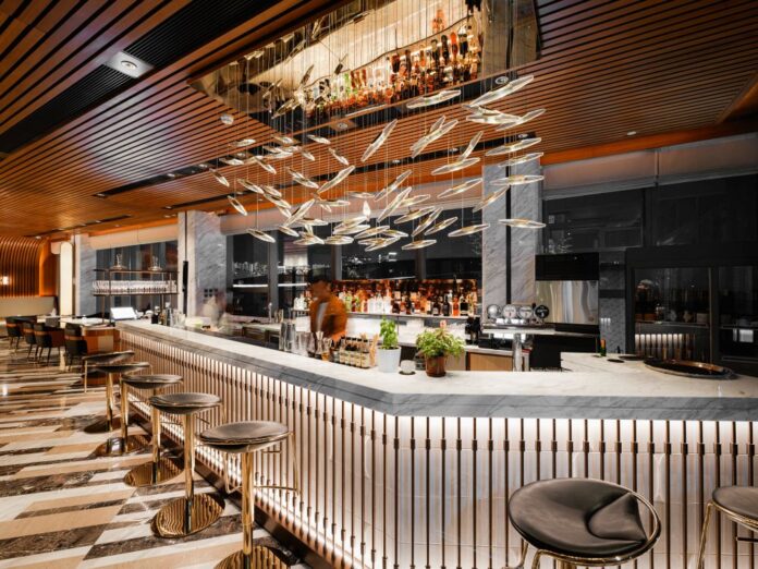 Jin Bo Law 空中酒吧推出全新雞尾酒菜單「香港傳奇時光」 在微醺氛圍中品嚐獨特港式風味