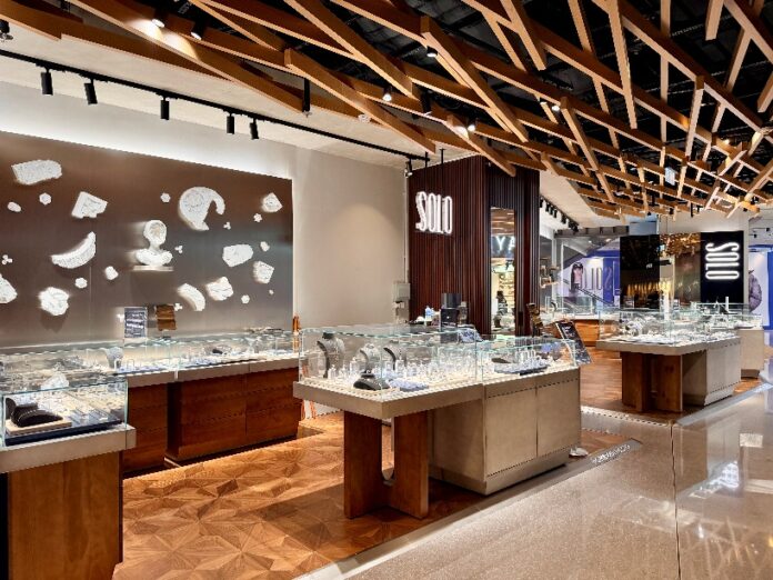 image001 (2) 本地男士手工珠寶品牌SOLO進駐銅鑼灣希慎廣場 將小眾品牌推向主流市場 以沉浸式個性化體驗與手工美學重塑零售格局