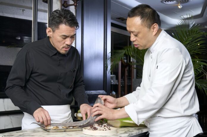 兩位大廚劉震與佐藤秀明 (Hideaki Sato) 交流寧波及法日料理的食材、烹飪技法與理念