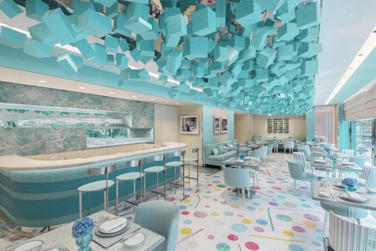 Tiffany 標誌性的尊貴餐飲體驗現已登陸利園呈獻由餐飲顧問 Agustin Balbi 匠心打造的Breakfast at Tiffany's、下午茶及全日餐單